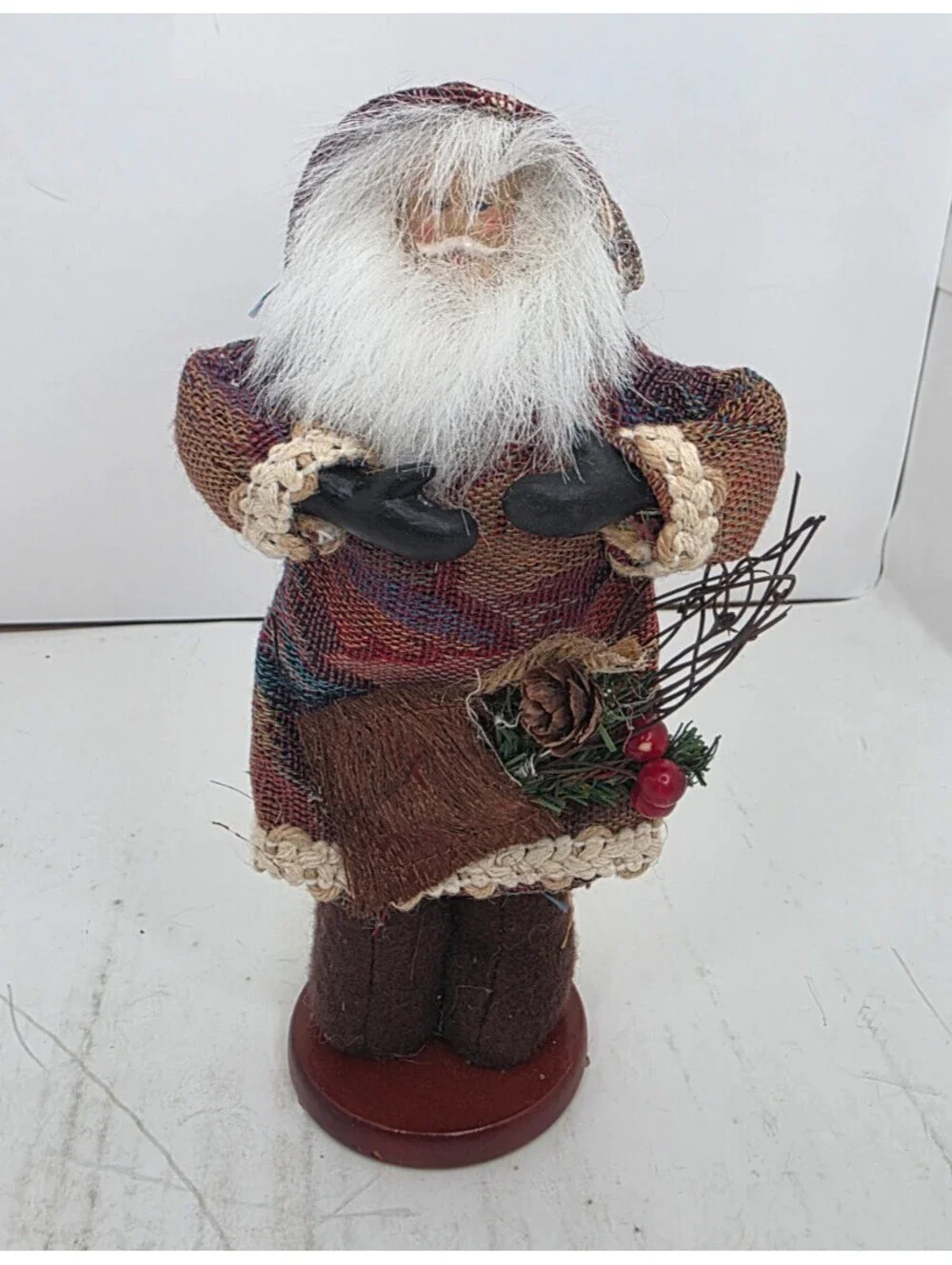 Rustic Country Santa Claus Figure Red Berries on Wooden Base 9